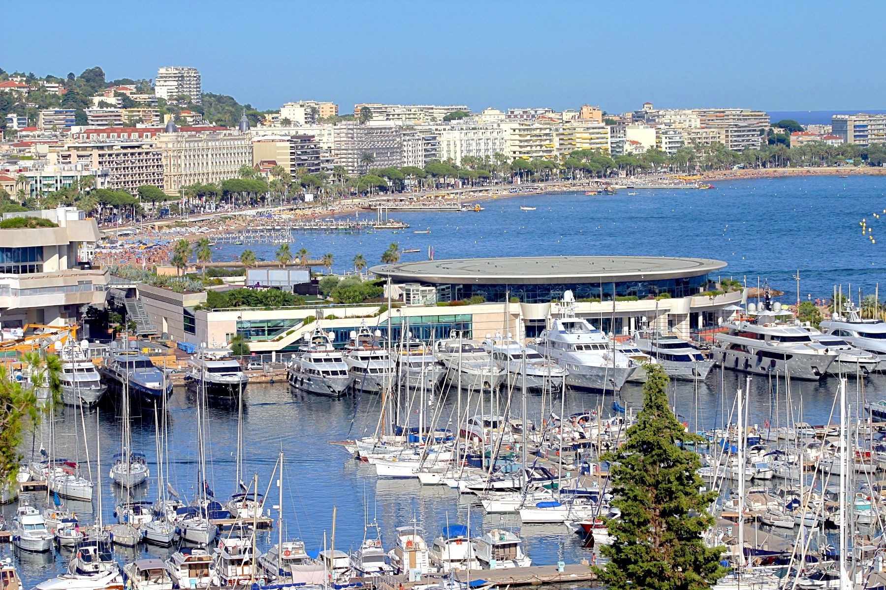 Cannes avec vue sur la ville, au sud de la France